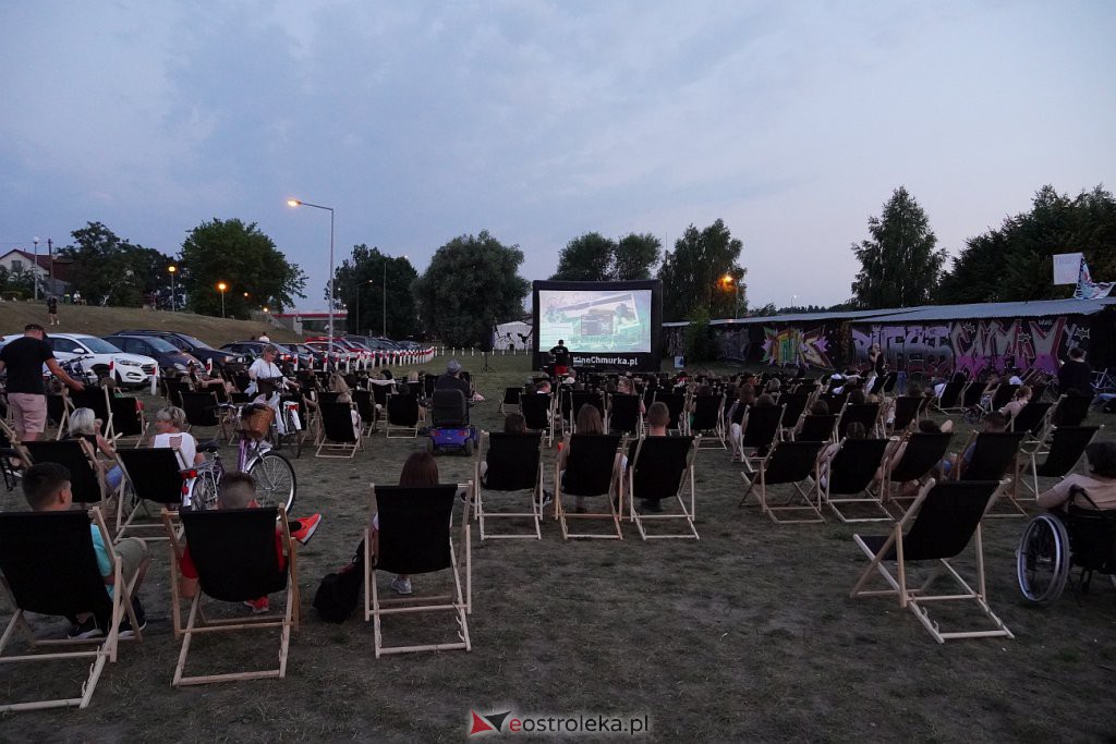 Plenerowe kino letnie na plaży w Ostrołęce: Palm Springs [22.07.2022] - zdjęcie #6 - eOstroleka.pl