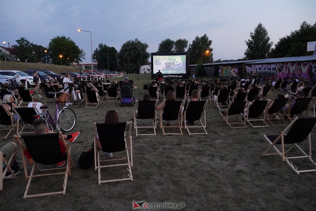 Plenerowe kino letnie na plaży w Ostrołęce: Palm Springs [22.07.2022] - zdjęcie #5 - eOstroleka.pl