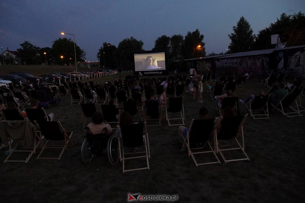 Plenerowe kino letnie na plaży w Ostrołęce: Palm Springs [22.07.2022] - zdjęcie #2 - eOstroleka.pl