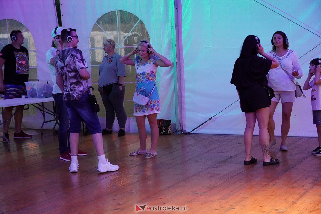 Silent disco. Cicha dyskoteka na zakończenie MazoPikniku w Ostrołęce [23.07.2022] - zdjęcie #21 - eOstroleka.pl