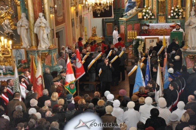 Przekazanie relikwii Papieża Jana Pawła II ostrołęckiemu sanktuarium - zdjęcie #2 - eOstroleka.pl