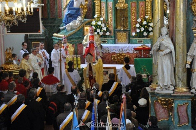 Przekazanie relikwii Papieża Jana Pawła II ostrołęckiemu sanktuarium - zdjęcie #10 - eOstroleka.pl