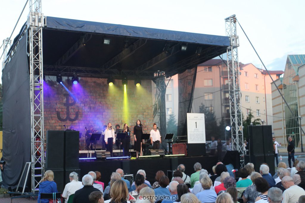Powstańcze śpiewanie w Ostrołęce [01.08.2022] - zdjęcie #77 - eOstroleka.pl