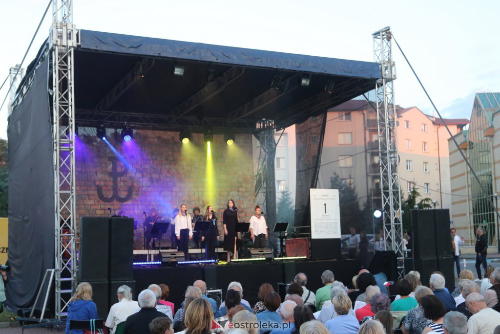 Powstańcze śpiewanie w Ostrołęce [01.08.2022] - zdjęcie #76 - eOstroleka.pl