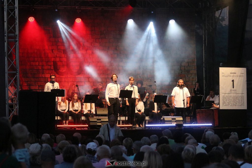 Powstańcze śpiewanie w Ostrołęce [01.08.2022] - zdjęcie #1 - eOstroleka.pl