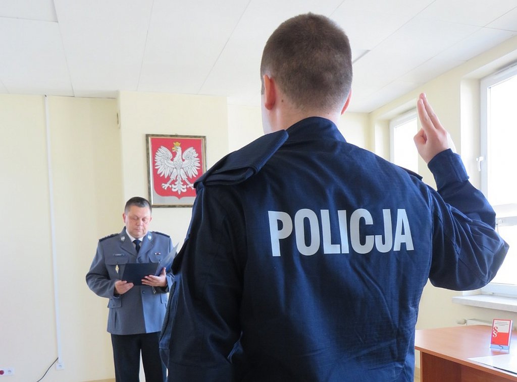 Nowy policjant makowskiej komendy złożył ślubowanie [05.08.2022] - zdjęcie #4 - eOstroleka.pl