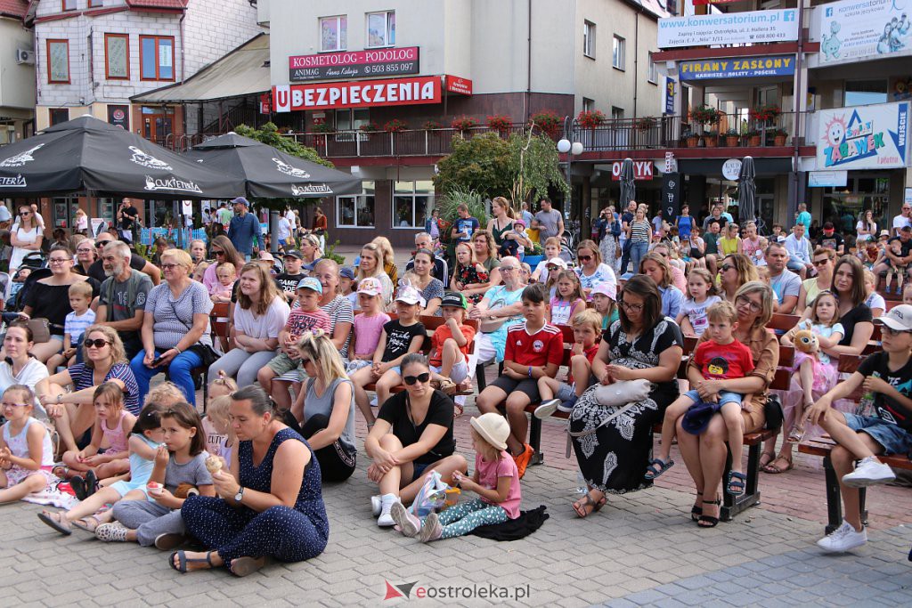 Spektakl na scenie przy Kupcu [07.08.2022] - zdjęcie #10 - eOstroleka.pl