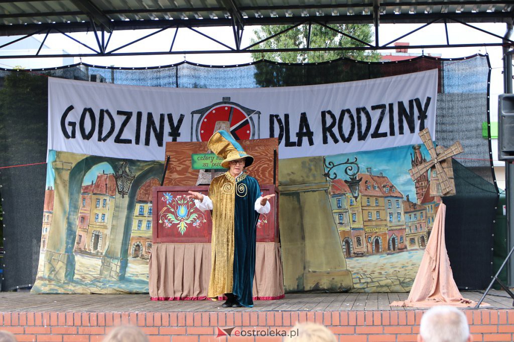 Spektakl na scenie przy Kupcu [07.08.2022] - zdjęcie #33 - eOstroleka.pl