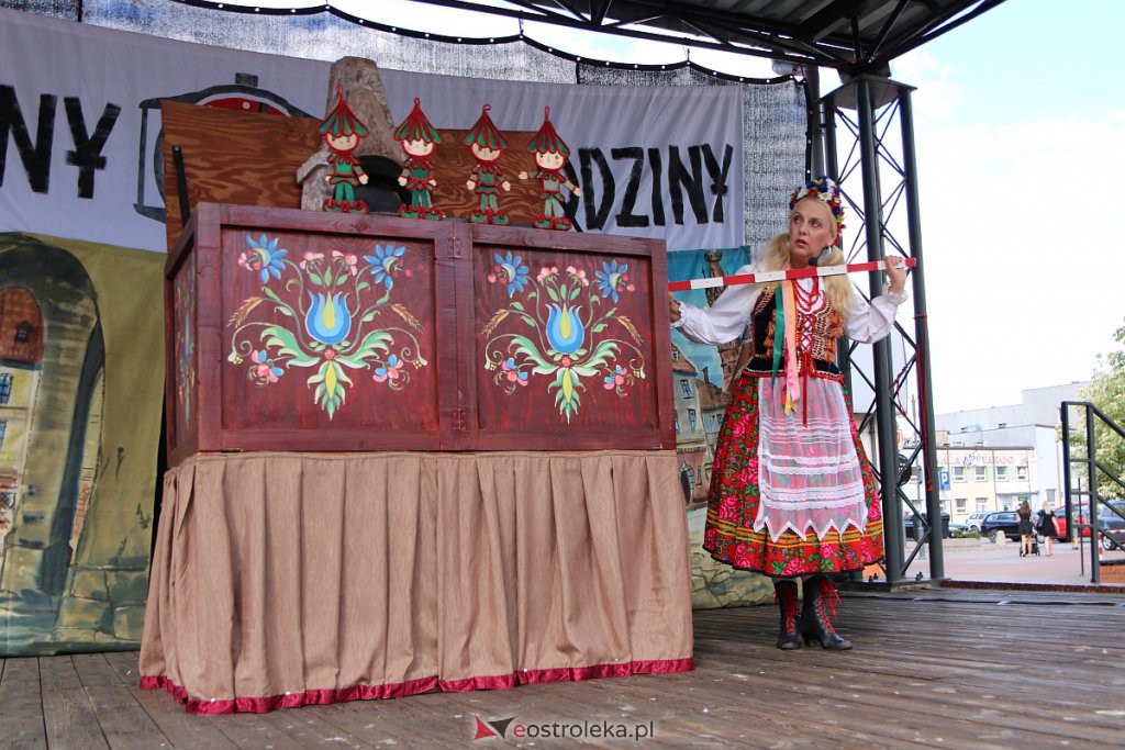 Spektakl na scenie przy Kupcu [07.08.2022] - zdjęcie #39 - eOstroleka.pl