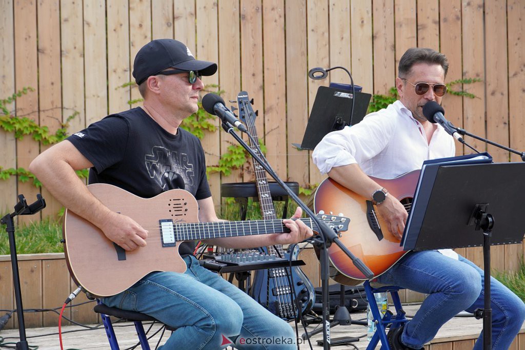  Muzyczne lato w tężni - Piotr Grzyb i Artur Kaliszewski [7.08.2022] - zdjęcie #31 - eOstroleka.pl