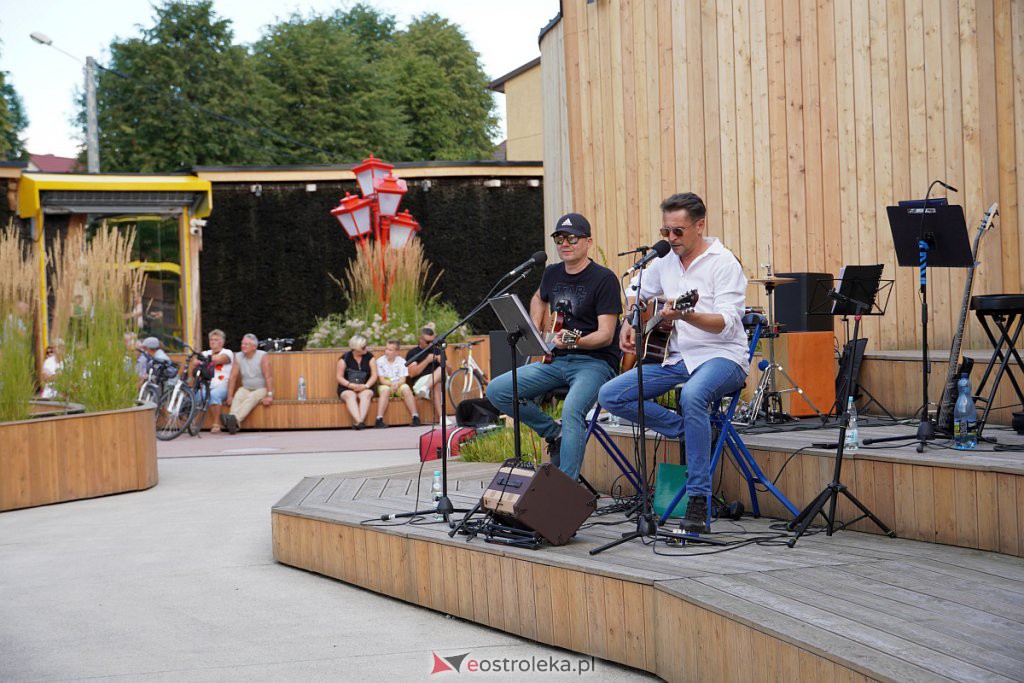  Muzyczne lato w tężni - Piotr Grzyb i Artur Kaliszewski [7.08.2022] - zdjęcie #3 - eOstroleka.pl
