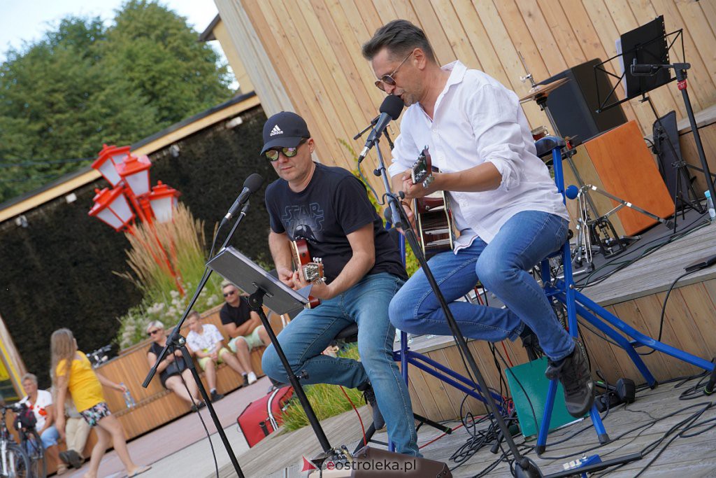  Muzyczne lato w tężni - Piotr Grzyb i Artur Kaliszewski [7.08.2022] - zdjęcie #2 - eOstroleka.pl