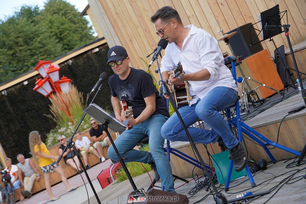  Muzyczne lato w tężni - Piotr Grzyb i Artur Kaliszewski [7.08.2022] - zdjęcie #1 - eOstroleka.pl