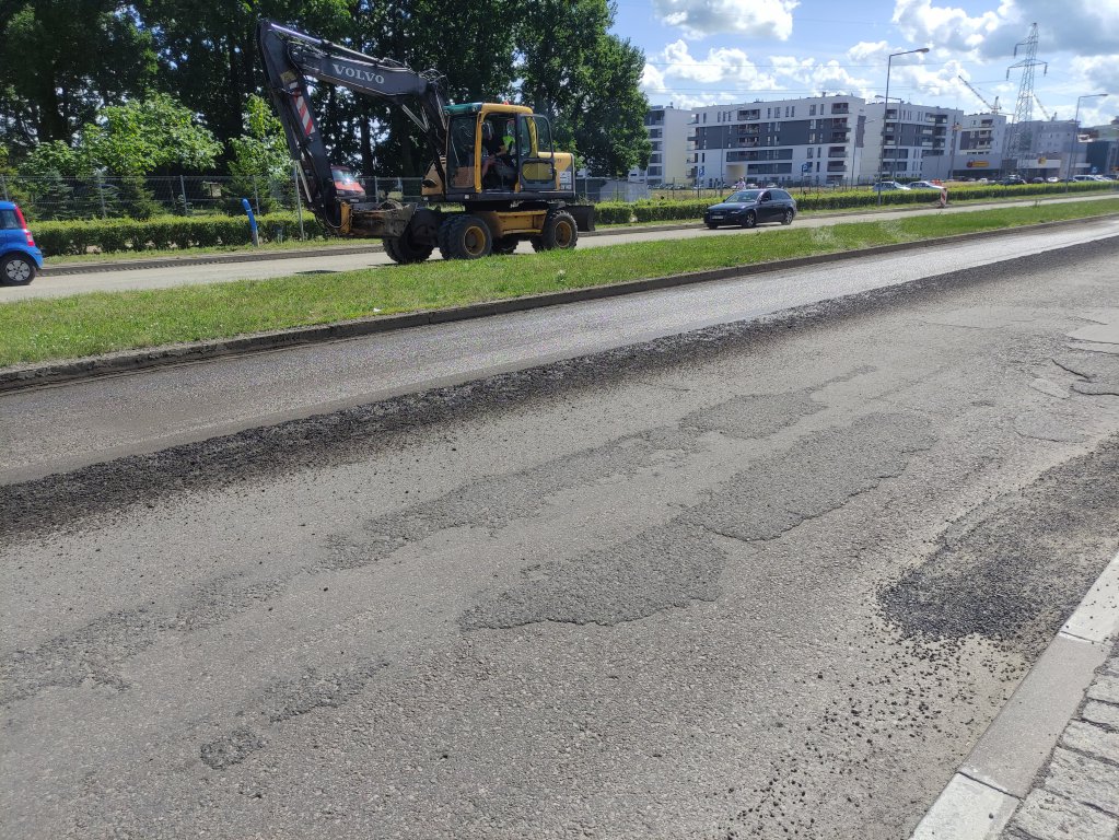 Uwaga kierowcy! Ruszyły prace przy remoncie “mini-obwodnicy” [08.08.2022] - zdjęcie #8 - eOstroleka.pl