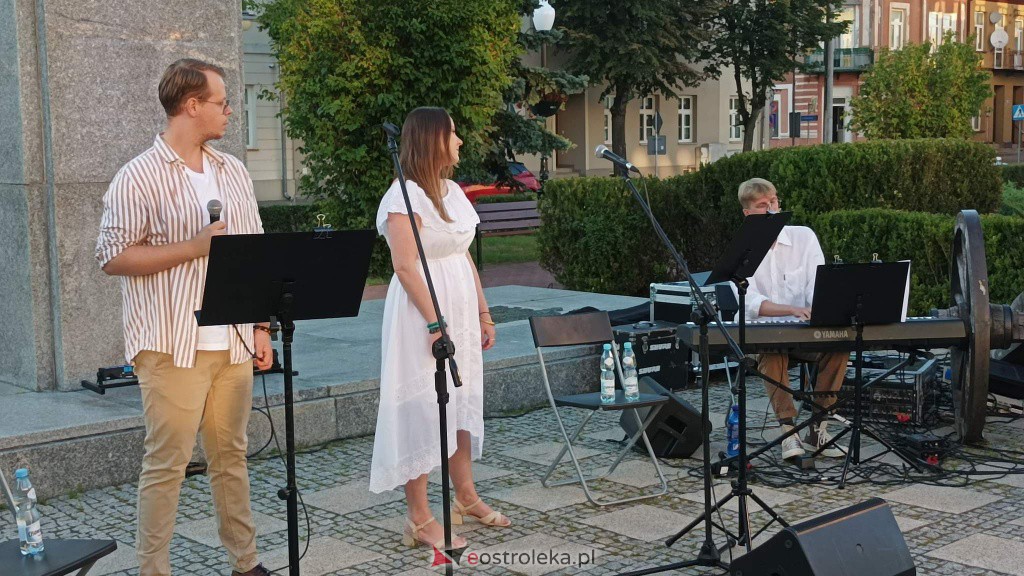 ArtCzwARTek na placu Bema. Agata Salitra i Kamil Załuska i Zamknięci w portretach [11.08.2022] - zdjęcie #9 - eOstroleka.pl