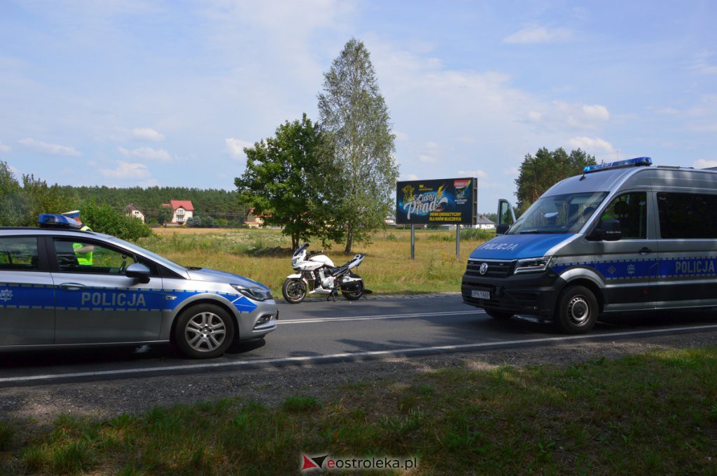 Wypadek na DK 53 z udziałem motocyklisty [15.08.2022] - zdjęcie #1 - eOstroleka.pl