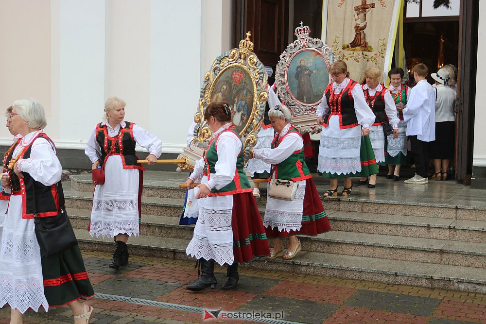 Odpust św. Rocha i święcenie zwierząt w Kadzidle [16.08.2022] - zdjęcie #83 - eOstroleka.pl