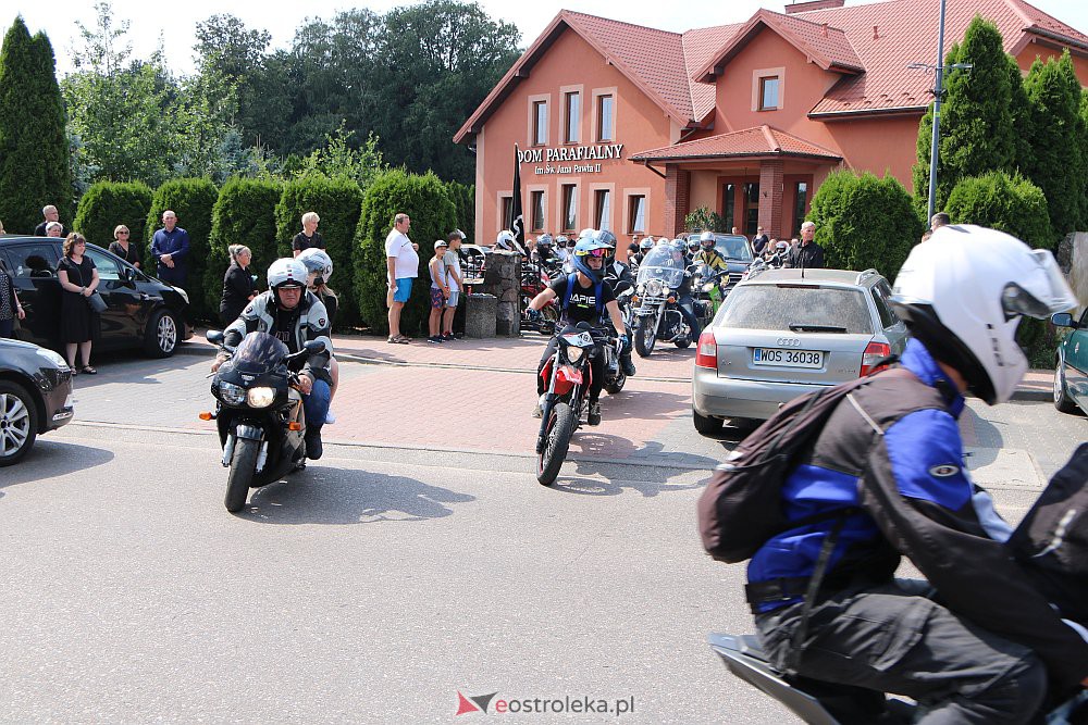 Korowód żałobny motocyklistów. Żegnali tragicznie zmarłego Krzysztofa [18.08.2022] - zdjęcie #14 - eOstroleka.pl