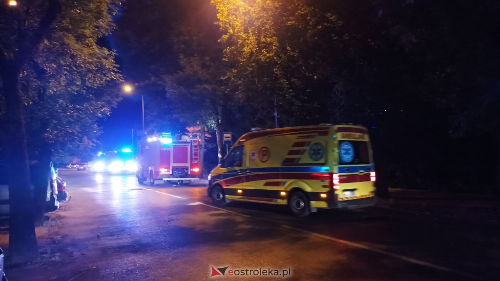 Pożar przy Sienkiewicza w Ostrołęce. W akcji kilka jednostek strażackich [18.08.2022] - zdjęcie #4 - eOstroleka.pl