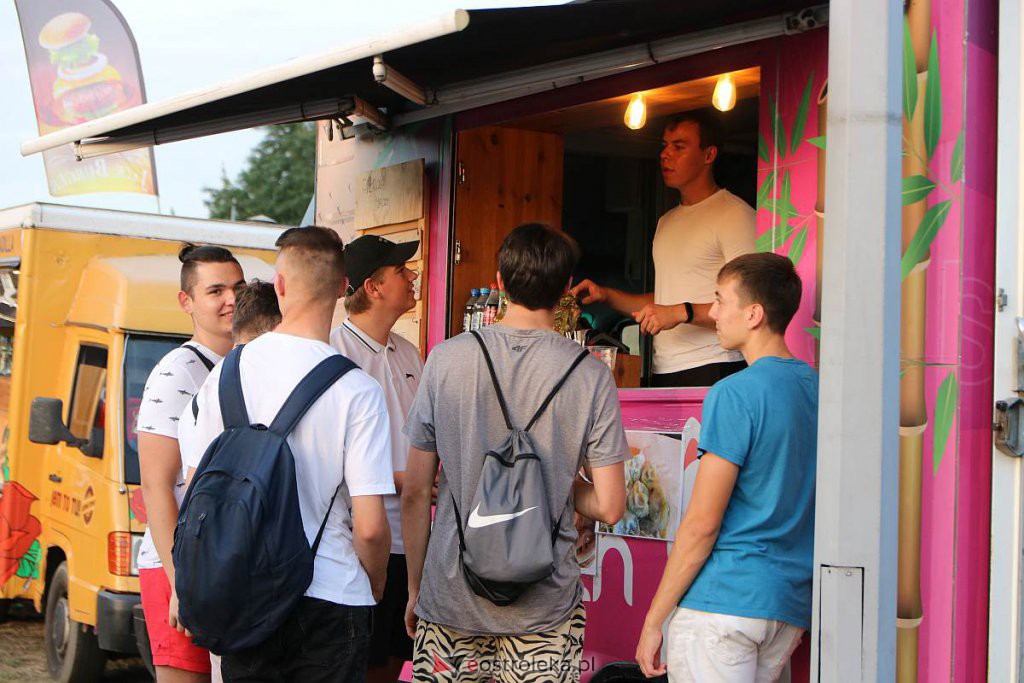 Festiwal Mocne Brzmienia wystartował. Na początek Sunsmoke i Tersha [19.08.2022] - zdjęcie #96 - eOstroleka.pl