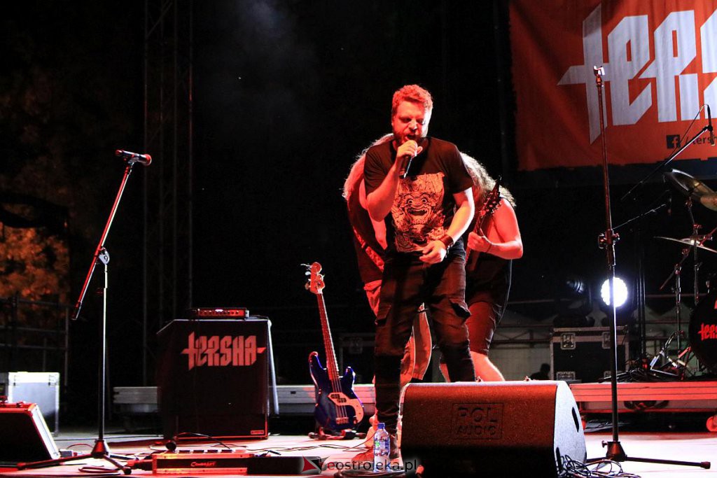 Festiwal Mocne Brzmienia wystartował. Na początek Sunsmoke i Tersha [19.08.2022] - zdjęcie #16 - eOstroleka.pl