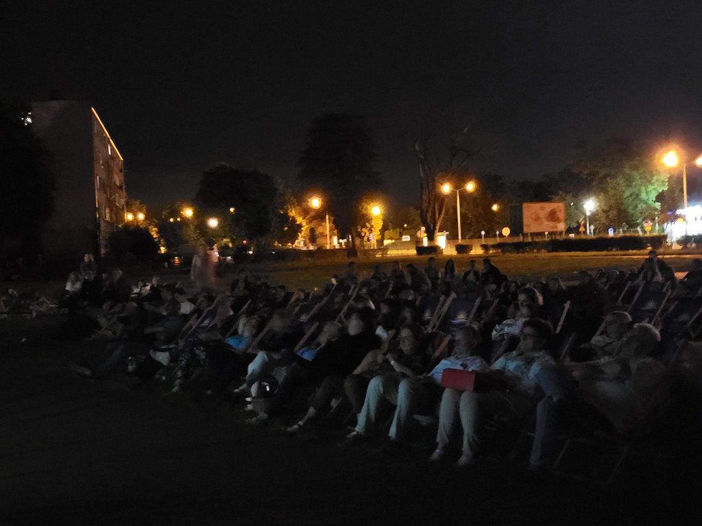 Wypatrywali na niebie spadających gwiazd. Noc perseidów w Staszicówce [20.08.2022] - zdjęcie #3 - eOstroleka.pl
