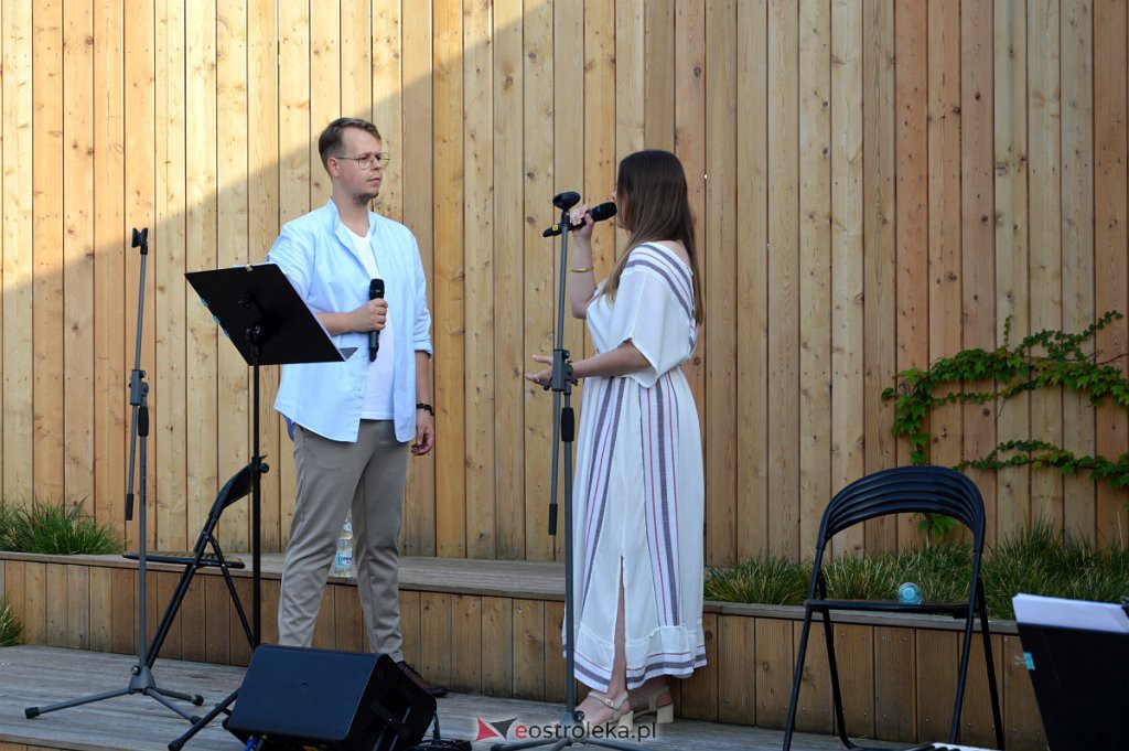 Muzyczne lato w tężni - Agata Salitra i Kamil Załuska Portrety [21.08.2022] - zdjęcie #4 - eOstroleka.pl