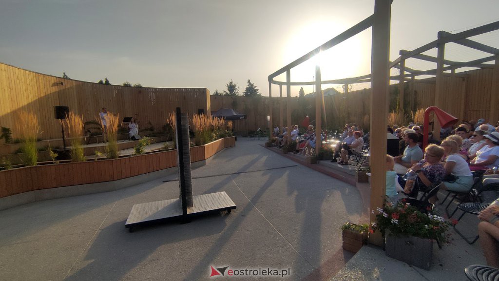 Muzyczne lato w tężni - Agata Salitra i Kamil Załuska Portrety [21.08.2022] - zdjęcie #1 - eOstroleka.pl