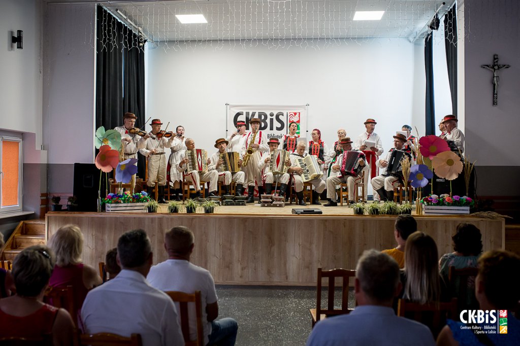 Kto wykonał “Najpiękniejszy wieniec dożynkowy w gminie Lelis” ? [22.08.2022] - zdjęcie #27 - eOstroleka.pl