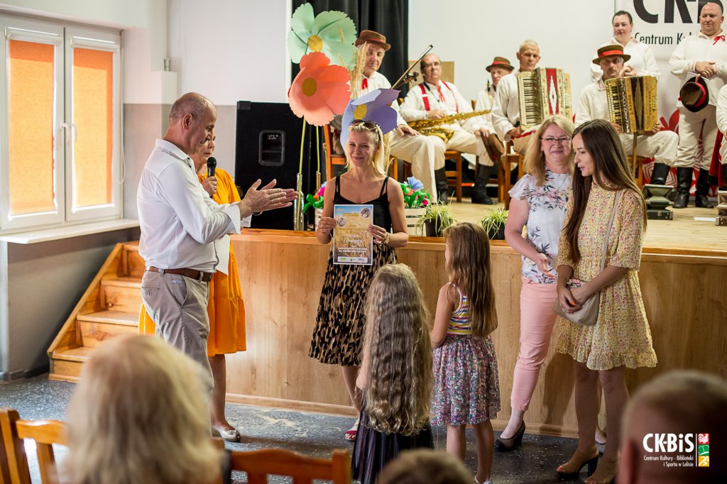 Kto wykonał “Najpiękniejszy wieniec dożynkowy w gminie Lelis” ? [22.08.2022] - zdjęcie #2 - eOstroleka.pl