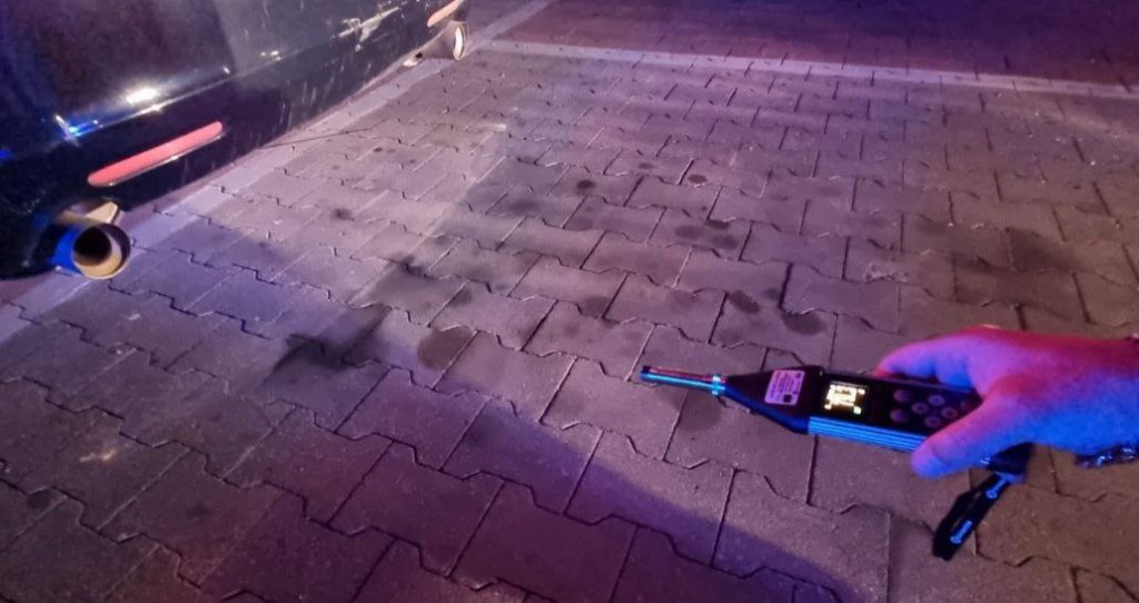 Amatorzy “wiejskiego tuningu” dostali po kieszeni. Sypnęło mandatami, poleciało też sporo dowodów rejestracyjnych [22.08.2022] - zdjęcie #6 - eOstroleka.pl