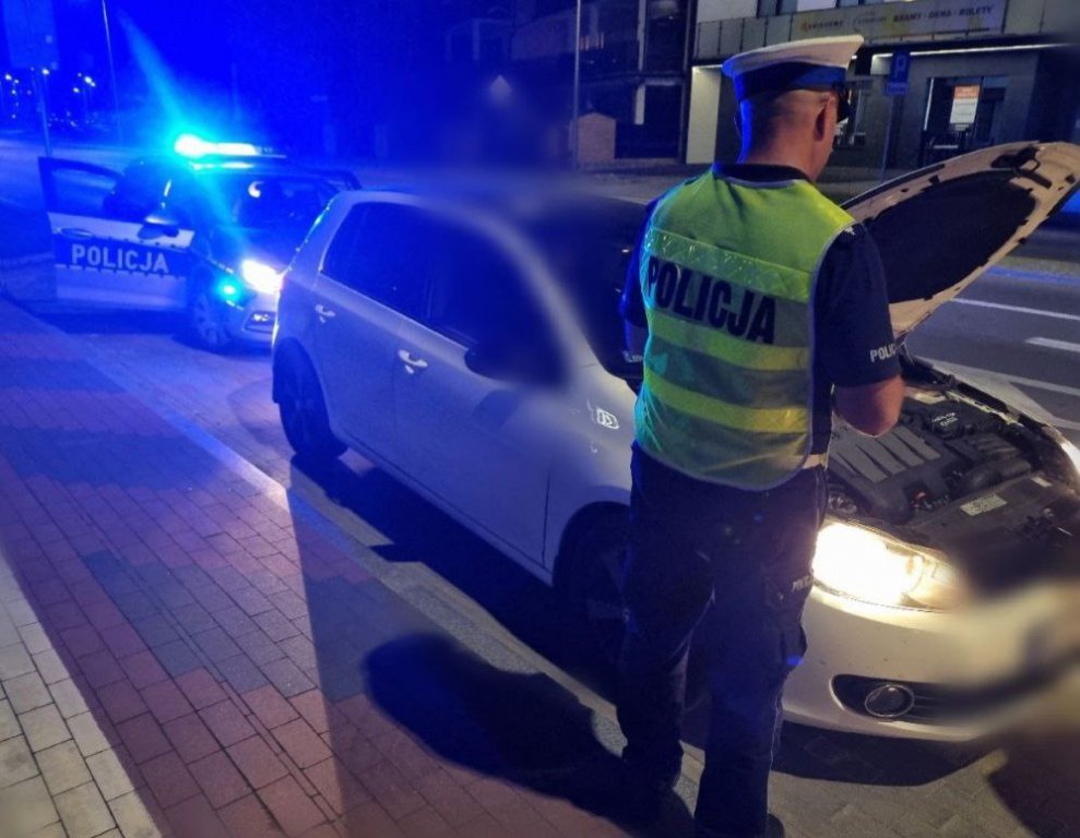 Amatorzy “wiejskiego tuningu” dostali po kieszeni. Sypnęło mandatami, poleciało też sporo dowodów rejestracyjnych [22.08.2022] - zdjęcie #5 - eOstroleka.pl