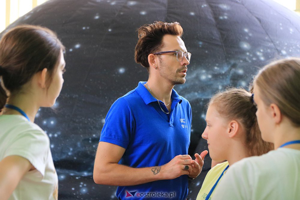 Planetobus w Ostrołęce. Pierwsze wirtualne podróże po Wszechświecie już za nami! [25.08.2022] - zdjęcie #4 - eOstroleka.pl
