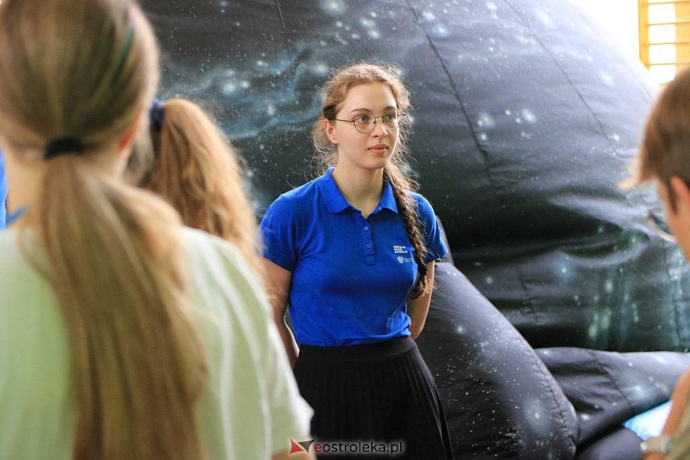 Planetobus w Ostrołęce. Pierwsze wirtualne podróże po Wszechświecie już za nami! [25.08.2022] - zdjęcie #3 - eOstroleka.pl