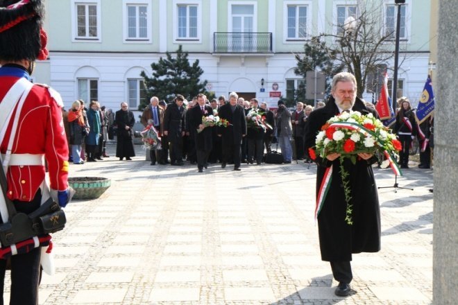 Obchody Święta Republiki Węgierskiej w Ostrołęce(14-03-2011) - zdjęcie #13 - eOstroleka.pl