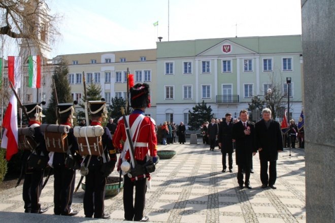 Obchody Święta Republiki Węgierskiej w Ostrołęce(14-03-2011) - zdjęcie #10 - eOstroleka.pl