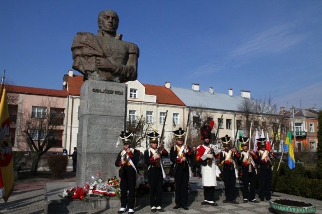 Obchody Święta Republiki Węgierskiej w Ostrołęce(14-03-2011) - zdjęcie #21 - eOstroleka.pl