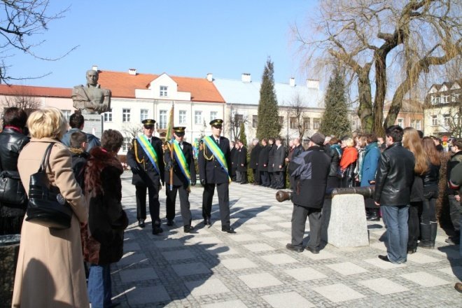 Obchody Święta Republiki Węgierskiej w Ostrołęce(14-03-2011) - zdjęcie #30 - eOstroleka.pl