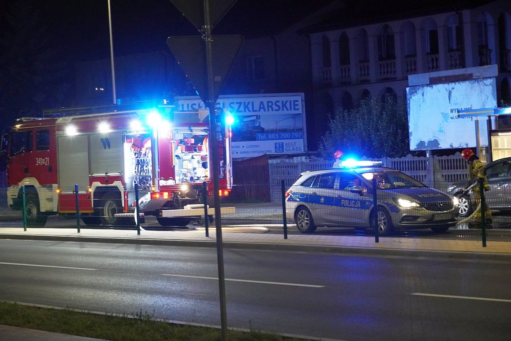 Wieczorny pożar auta przy Goworowskiej [26.08.2022] - zdjęcie #16 - eOstroleka.pl