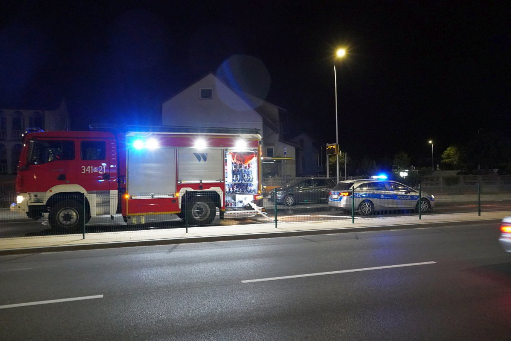 Wieczorny pożar auta przy Goworowskiej [26.08.2022] - zdjęcie #11 - eOstroleka.pl