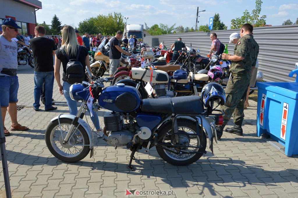 II Zlot Pojazdów Zabytkowych z lat PRL [28.08.2022] - zdjęcie #53 - eOstroleka.pl