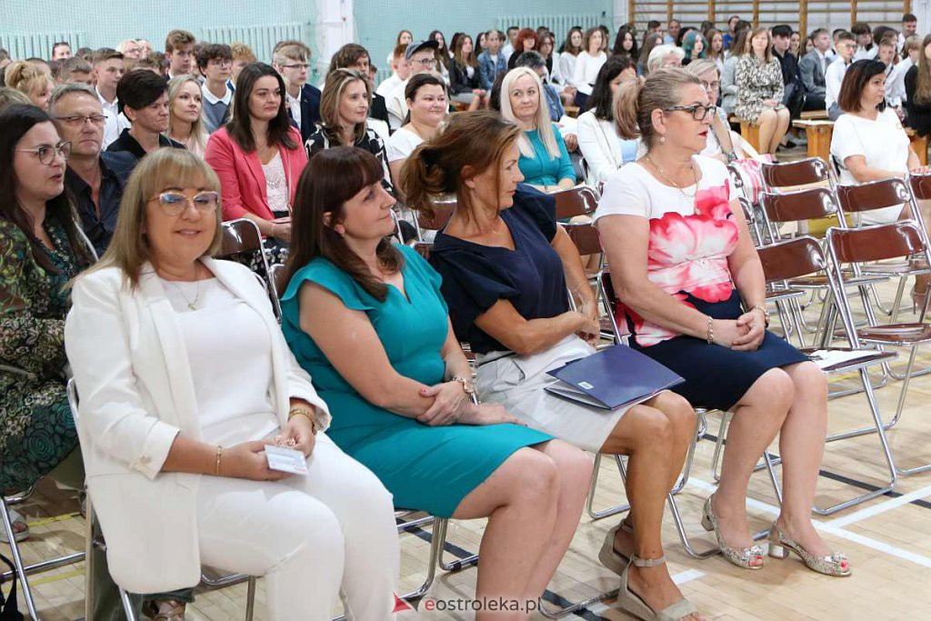 Rozpoczęcie roku szkolnego w ZSZ nr 3 w Ostrołęce [01.09.2022] - zdjęcie #69 - eOstroleka.pl