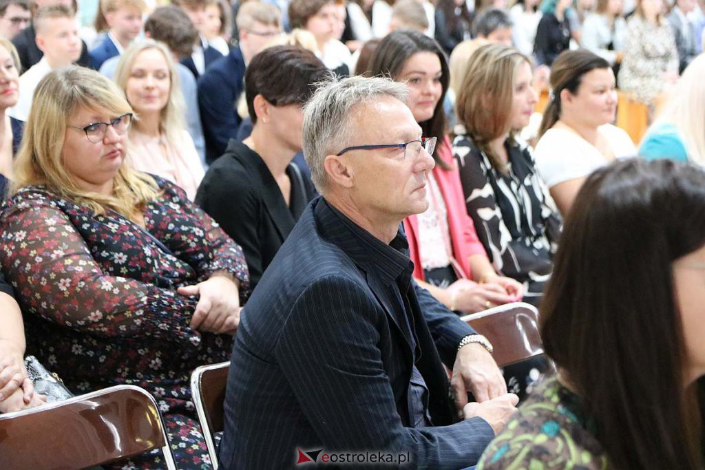 Rozpoczęcie roku szkolnego w ZSZ nr 3 w Ostrołęce [01.09.2022] - zdjęcie #49 - eOstroleka.pl