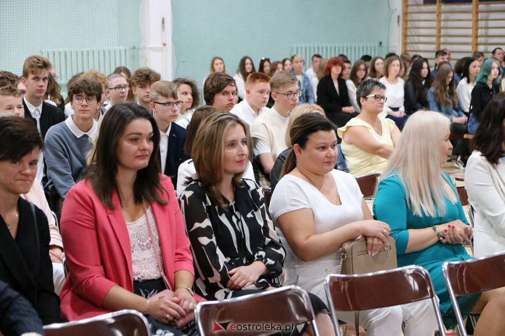 Rozpoczęcie roku szkolnego w ZSZ nr 3 w Ostrołęce [01.09.2022] - zdjęcie #48 - eOstroleka.pl