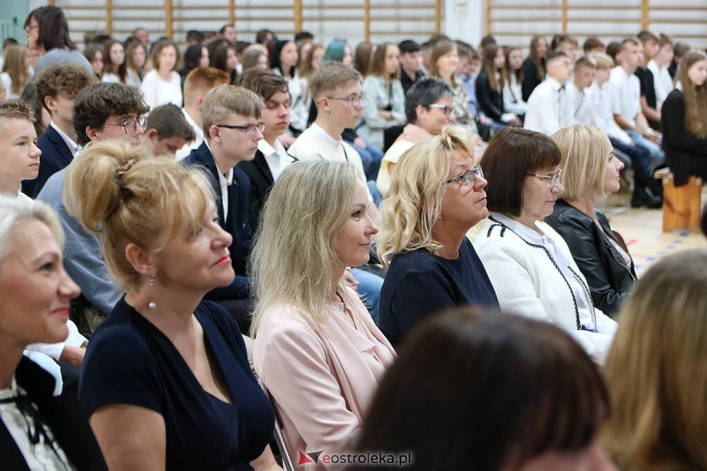 Rozpoczęcie roku szkolnego w ZSZ nr 3 w Ostrołęce [01.09.2022] - zdjęcie #44 - eOstroleka.pl