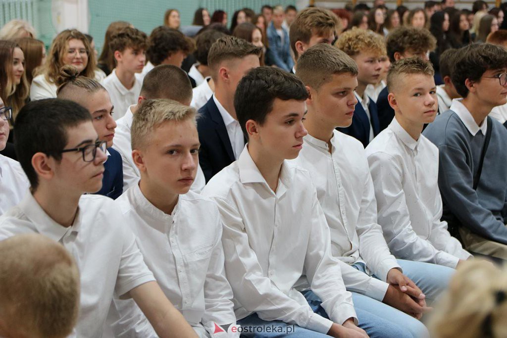 Rozpoczęcie roku szkolnego w ZSZ nr 3 w Ostrołęce [01.09.2022] - zdjęcie #42 - eOstroleka.pl