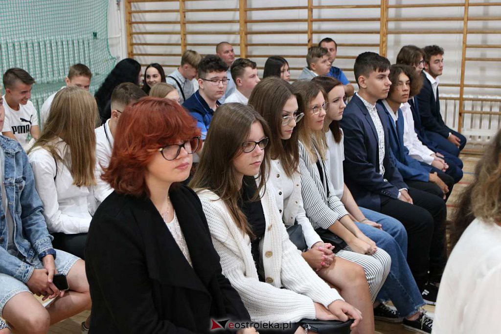 Rozpoczęcie roku szkolnego w ZSZ nr 3 w Ostrołęce [01.09.2022] - zdjęcie #25 - eOstroleka.pl