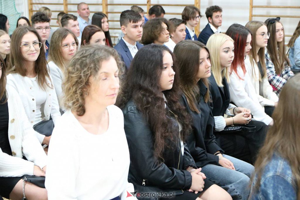 Rozpoczęcie roku szkolnego w ZSZ nr 3 w Ostrołęce [01.09.2022] - zdjęcie #23 - eOstroleka.pl