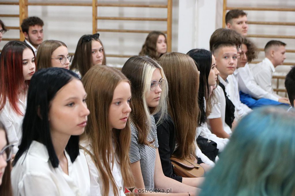 Rozpoczęcie roku szkolnego w ZSZ nr 3 w Ostrołęce [01.09.2022] - zdjęcie #20 - eOstroleka.pl