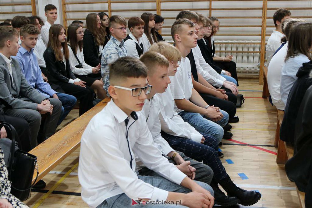 Rozpoczęcie roku szkolnego w ZSZ nr 3 w Ostrołęce [01.09.2022] - zdjęcie #16 - eOstroleka.pl
